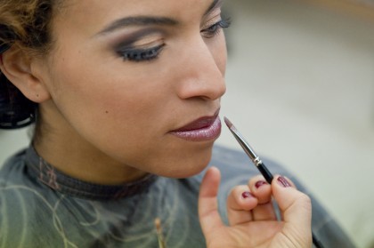 Highlights Lipgloss über dem Lippenstift auftragen